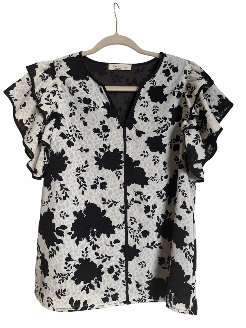 Doe & Rae Black and White Floral Flutter Sleeve Blouse